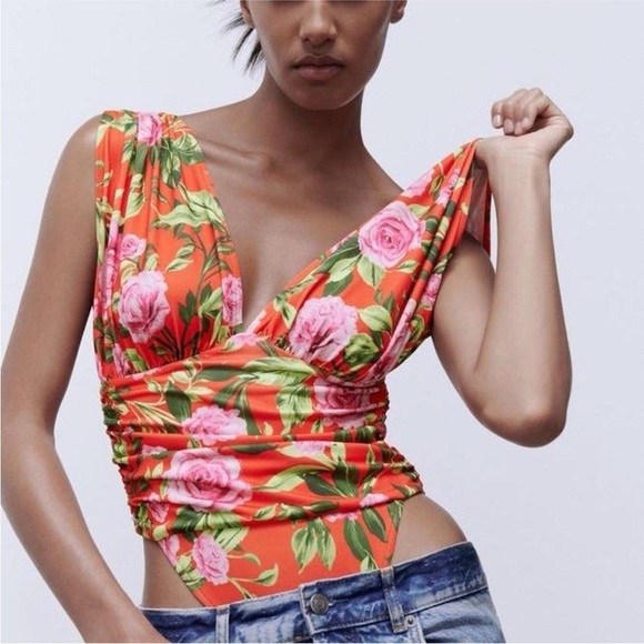 Zara Printed Draped V neck m Bottom Snap Closure red floral bodysuit NEW - Picture 1 of 5